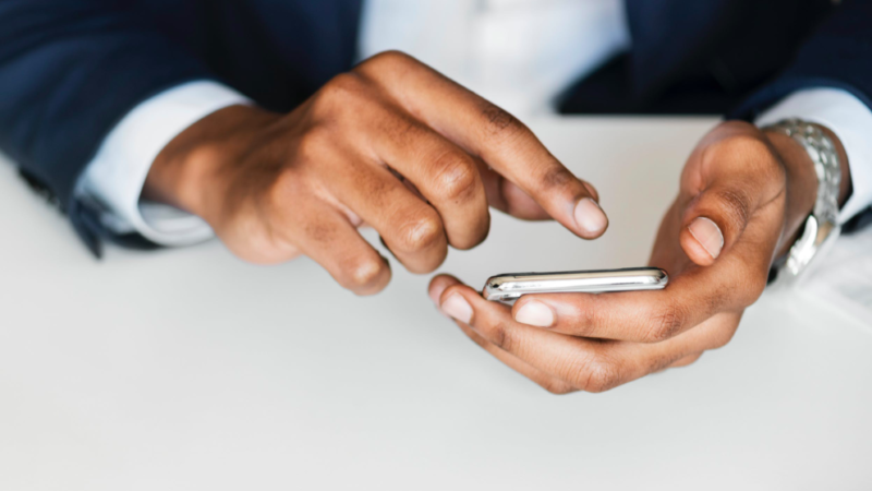 New Study Shows Most Americans Use Their Smartphone on the Toilet